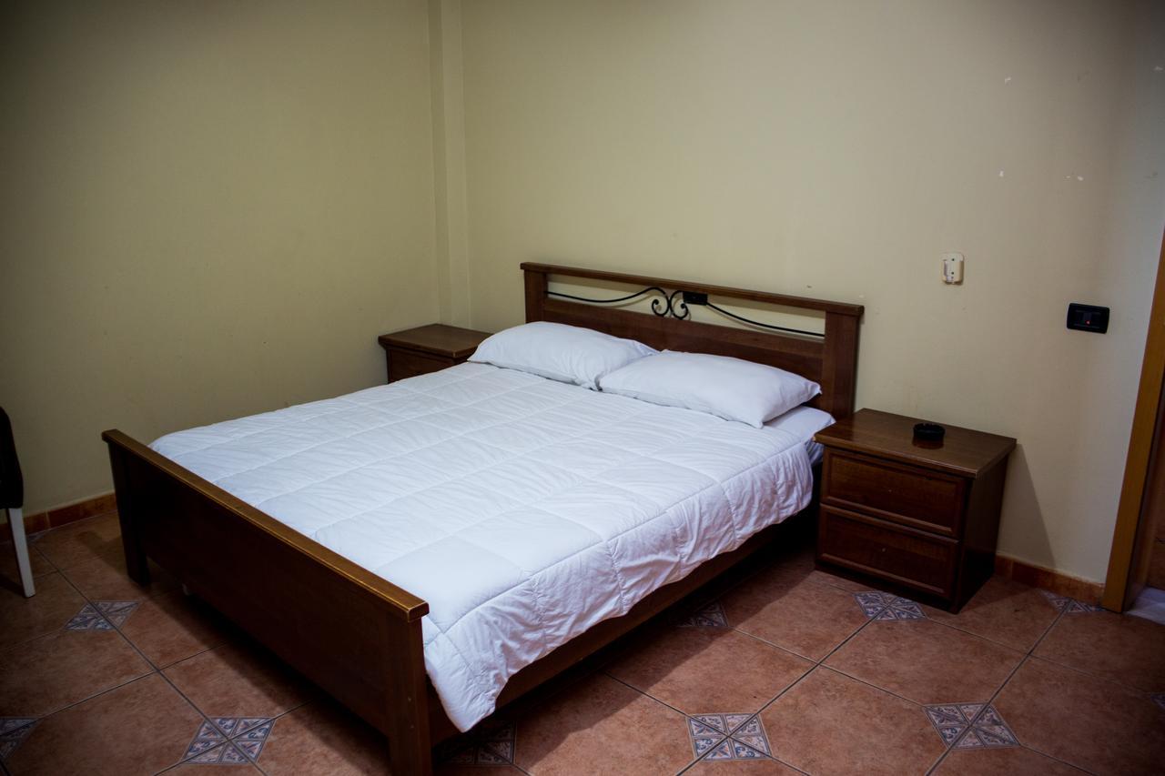 Hotel La Quercia Дуррес Экстерьер фото
